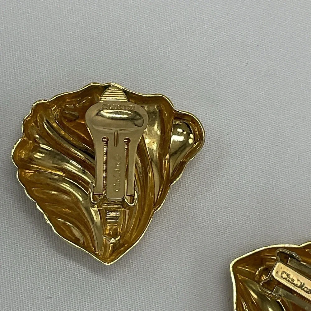 Vintage Christian Dior Gold Tone Shell Clip On Earrings Ribbed Signed Designer - Picture 5 of 12
